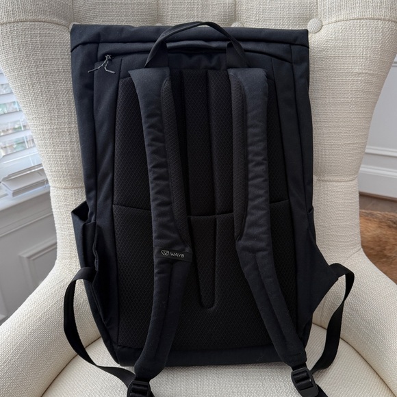 EUC WAYB Ready to Roam Backpack in Onyx - Picture 3 of 7